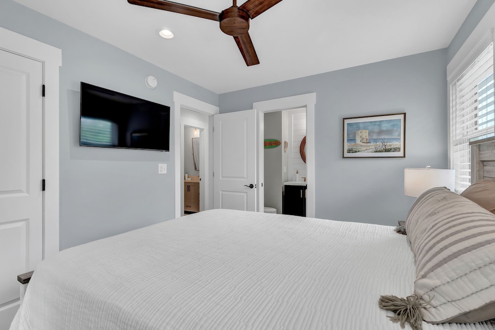 Oceanwatch Cottage by Topsail Realty