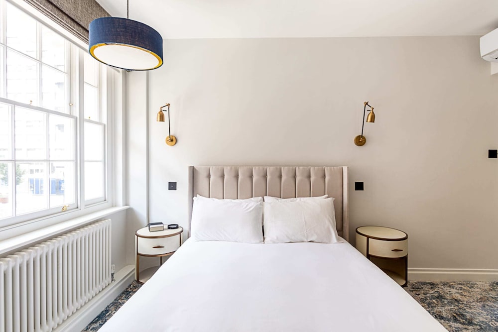Modern Edgware Apartment