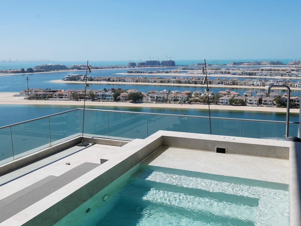 High End 4BR Penthouse With Private Pool and Skyline Views