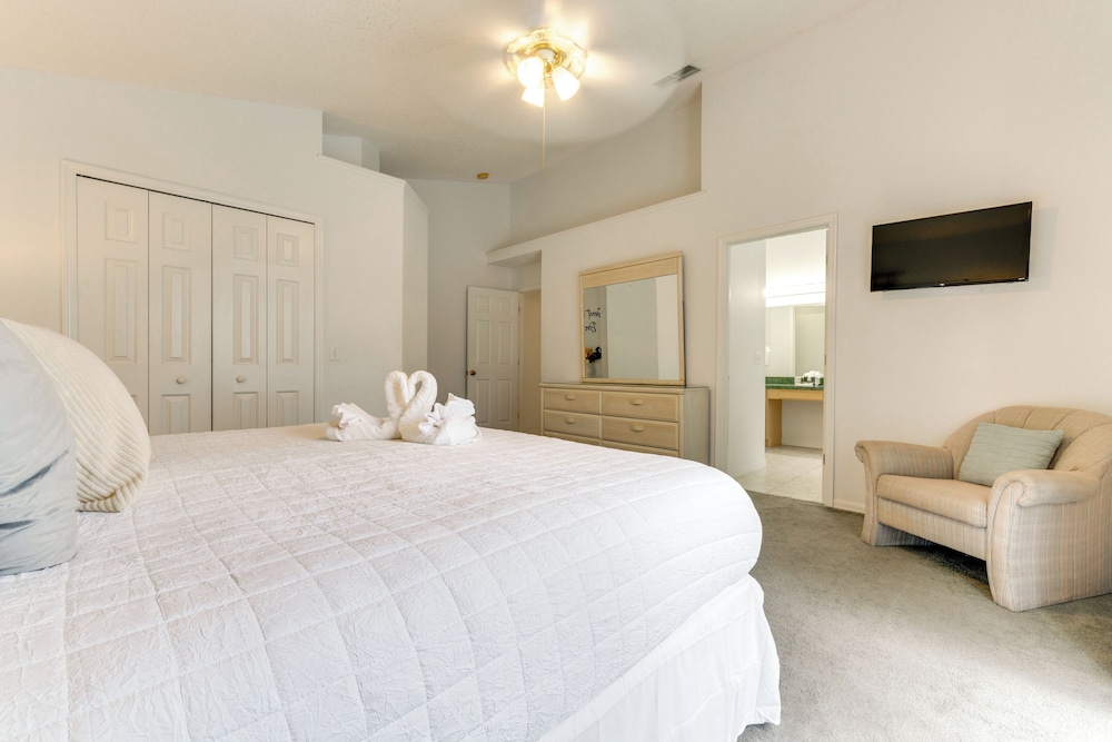 4 Mi to Disney: Home w/ Pool Table, Outdoor Oasis!