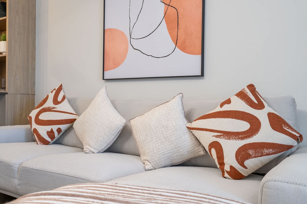 Chic Modern Studio Apartment for 2 in JVC