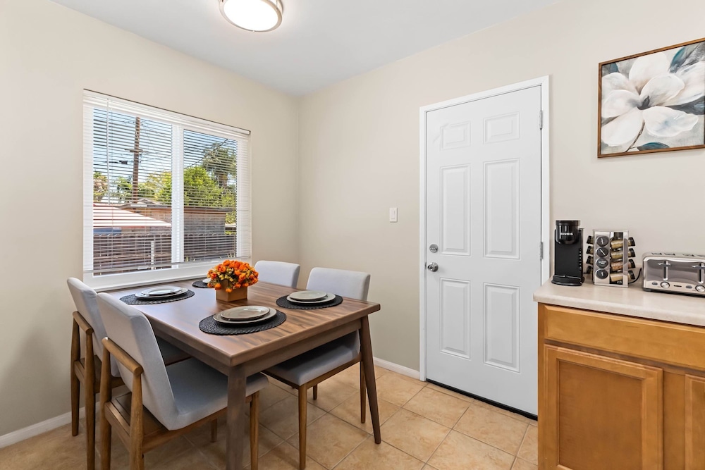 Cozy 2BR Home With Bright Interior Relaxing Patio