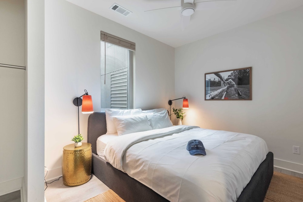 Sleeps 24 Rooftop, Game Room & Outdoor Spaces Just 10 Min to Broadway Outrider by Avantstay