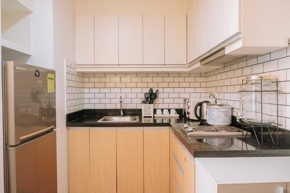 A Warm & Cozy City Studio