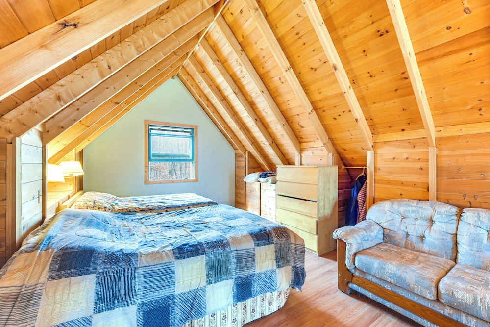 1 Mi to South Twin Lake: Cabin w/ Deck in Trego!