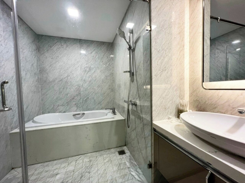Somi Luxstay Landmark 81