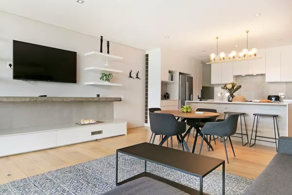 Deluxe Luxury 2 Bedroom Apartment Seapoint