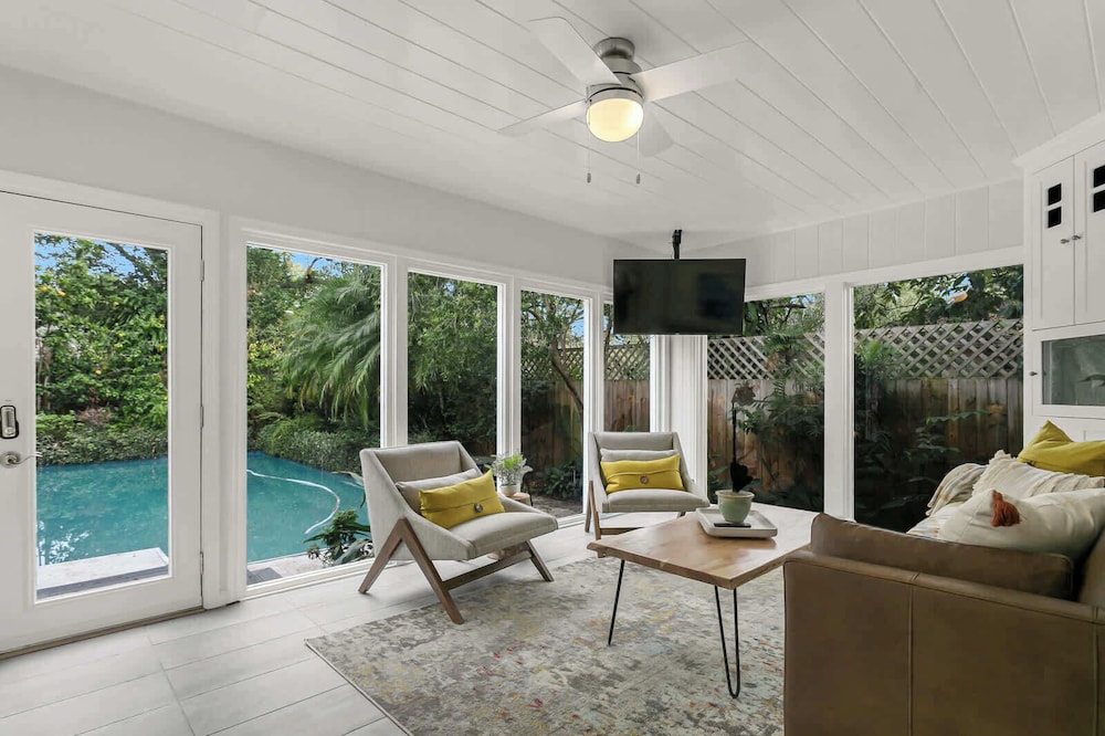 Pool House Oasis - Home for 6