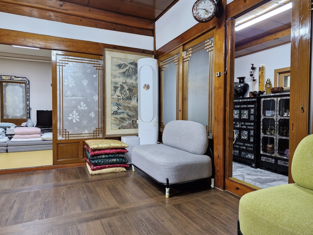 Leedo Hanok