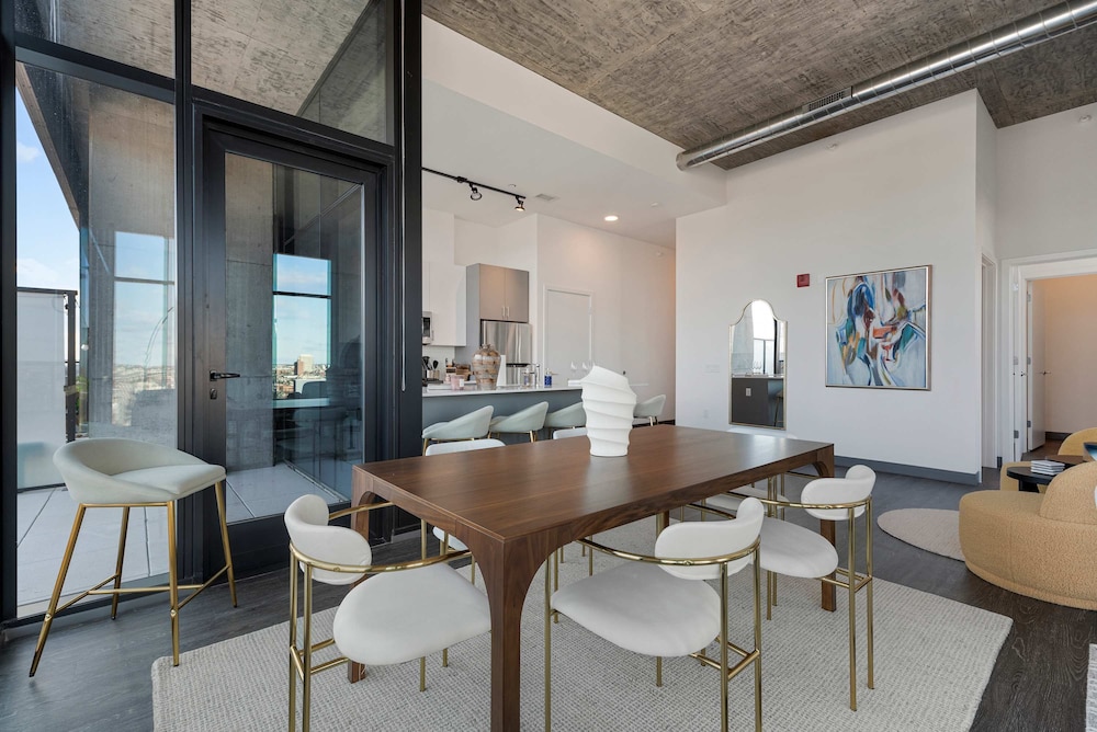 Cloud9 2x1 Apartments Fulton Market The Pop