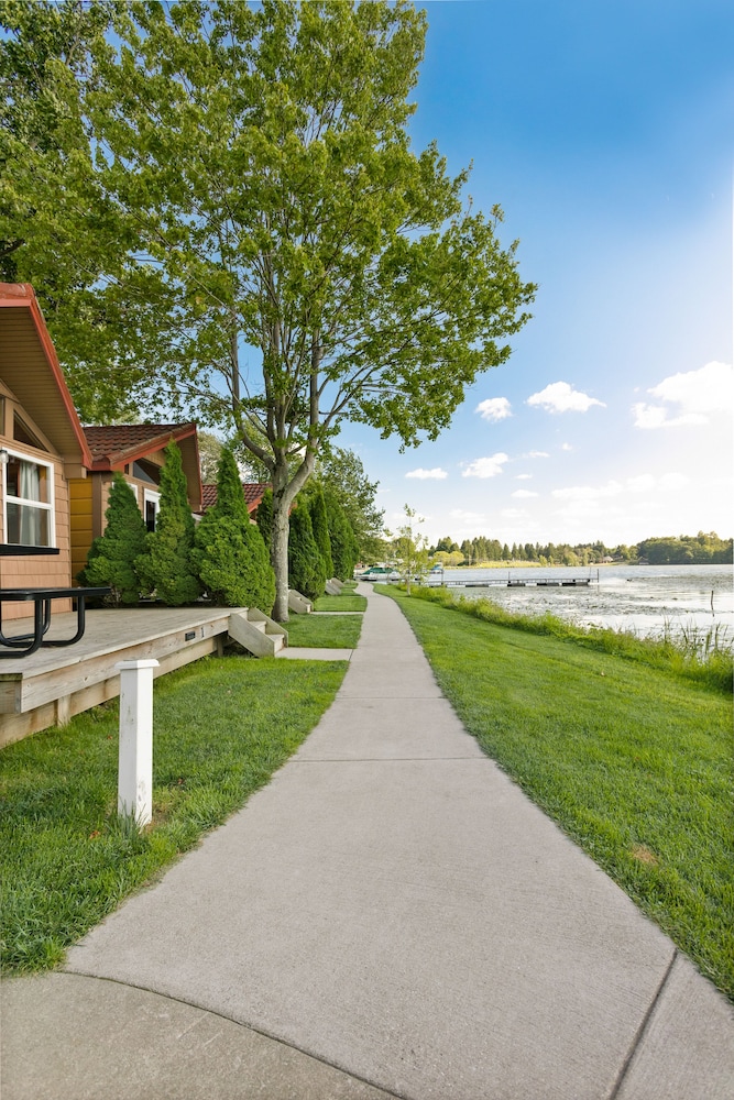 Edinboro Lake Resort Cabins