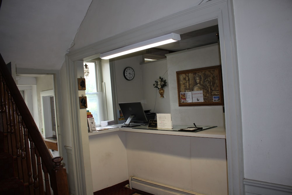 Lexington Vacations - Hometown  Inn - Property Image 2