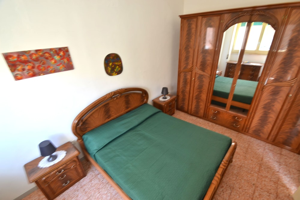 Luce Holiday Home With air Conditioning for 5 Guests view 3