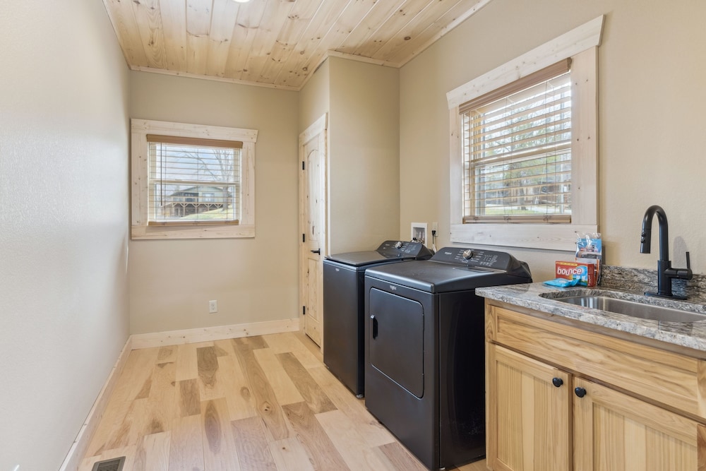 Robeson Hood Lodge 4 Bedroom Home