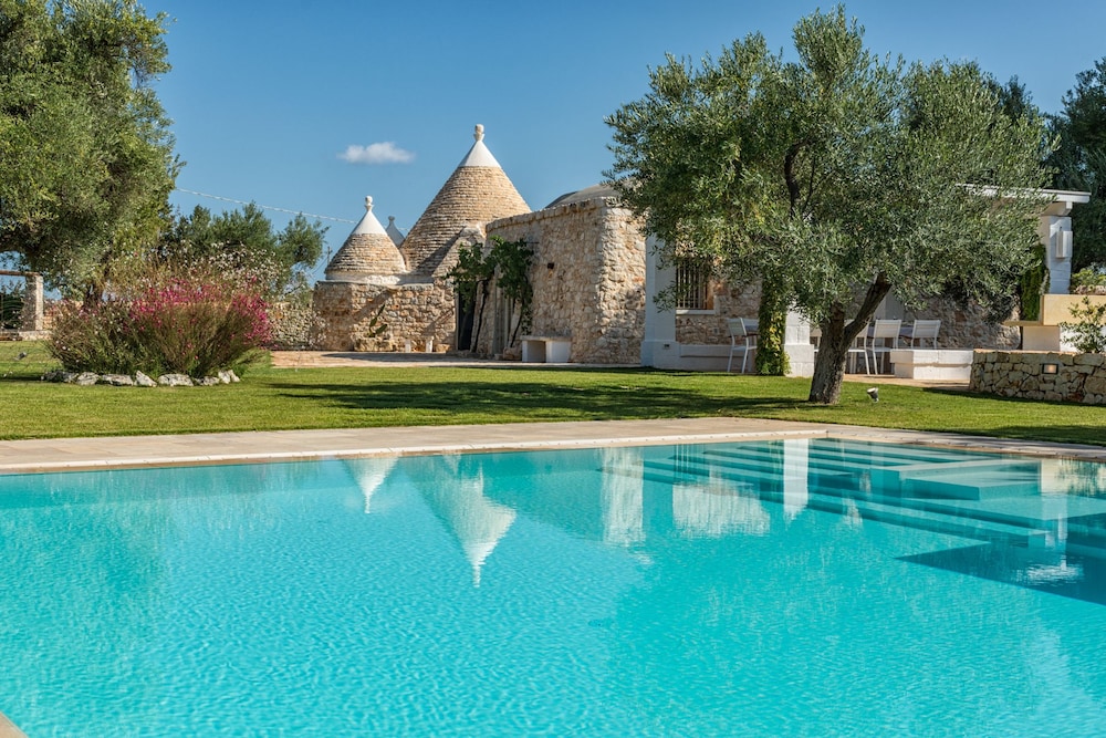 Trullo La Specchia en Cisternino — recepcion & lobby