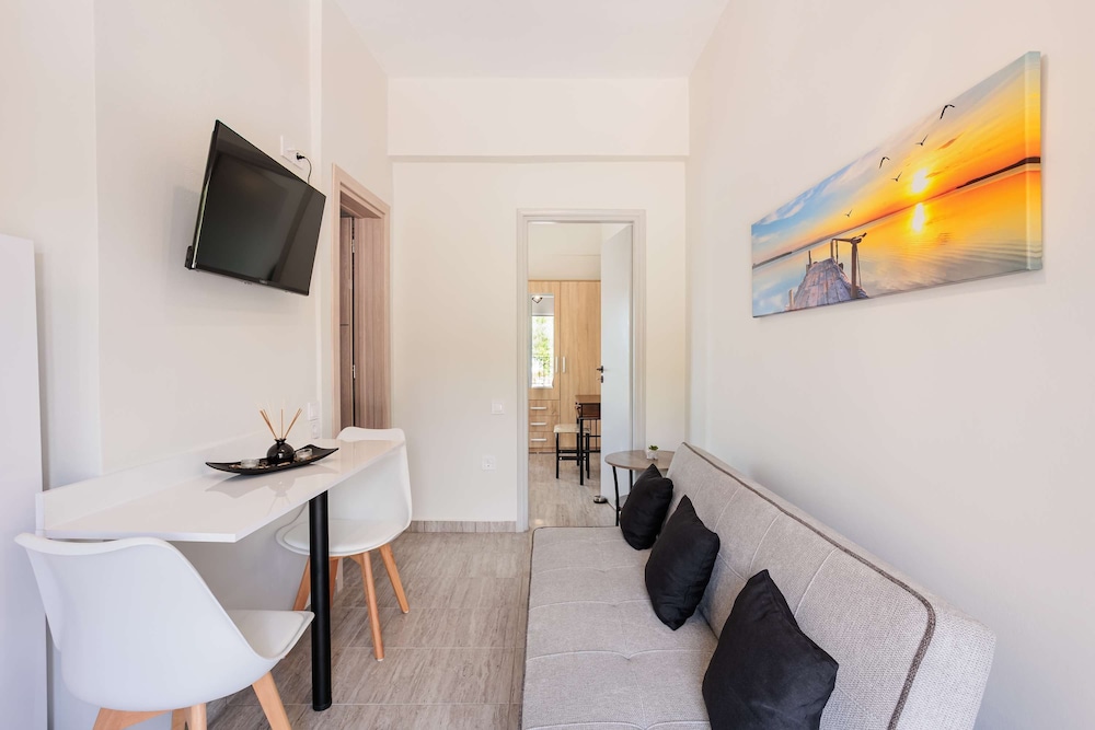 Seaview and Sunsets - Beachside Retreats