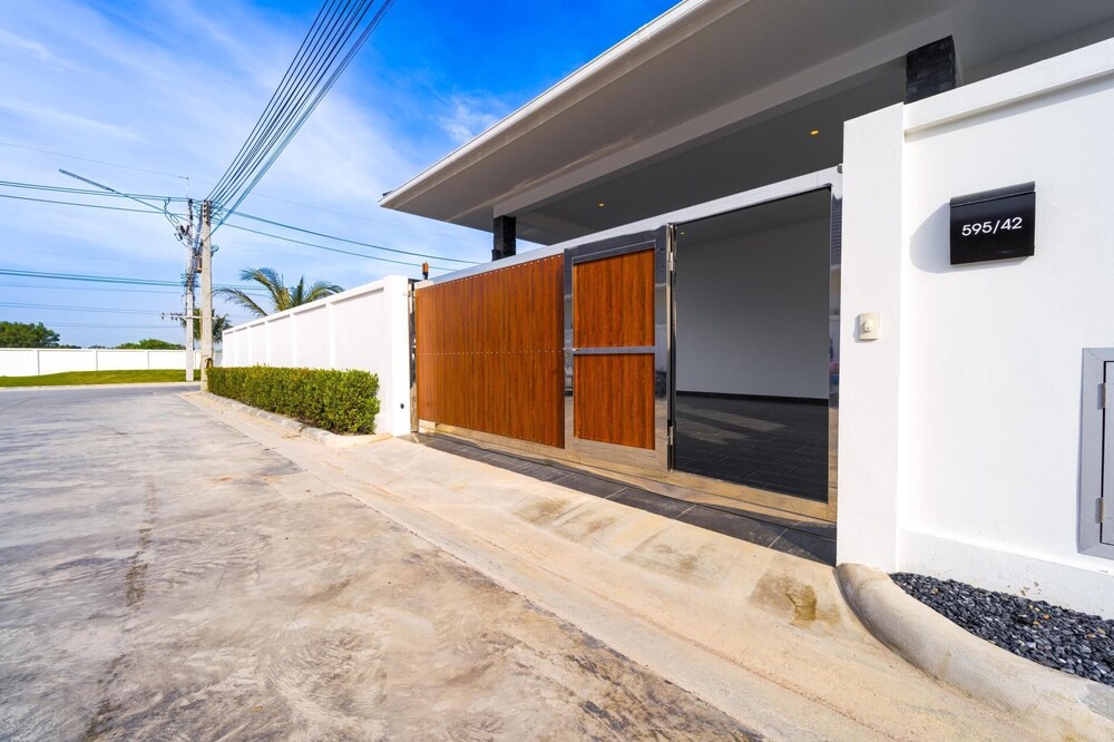 Modern 3 Bedroom Villa AS1