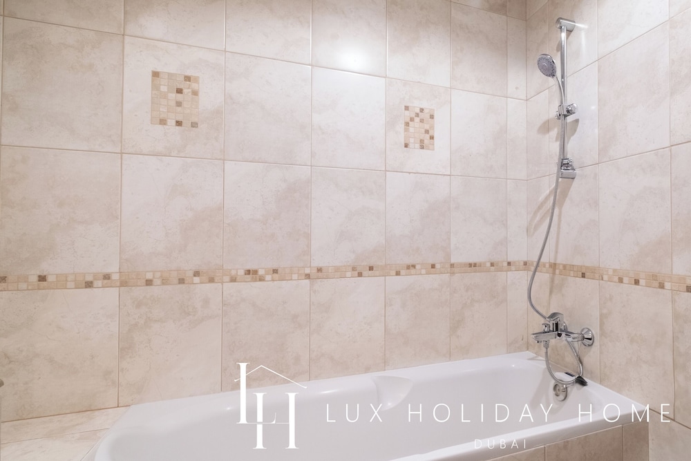 LUX The Al Seef Marina Suite 2