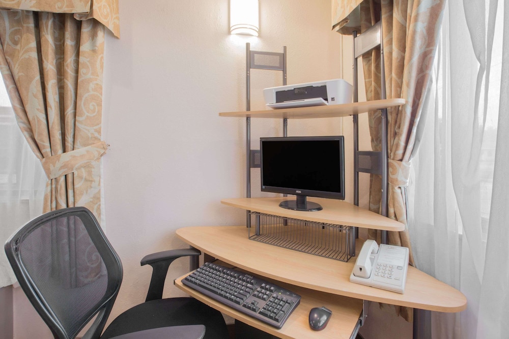 Days Inn by Wyndham Hillsdale - Property Image 3
