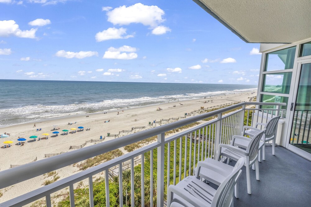 Cozy 2BR Beachfront Condo