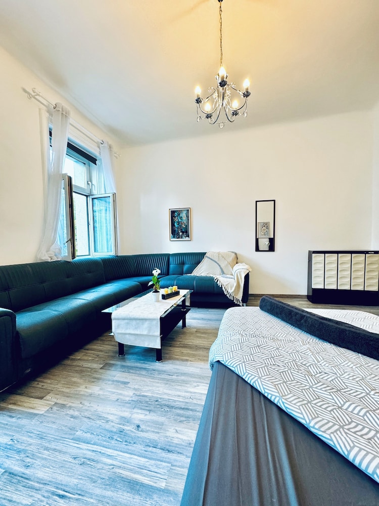 Peaceful 2BR Stay Well Connected