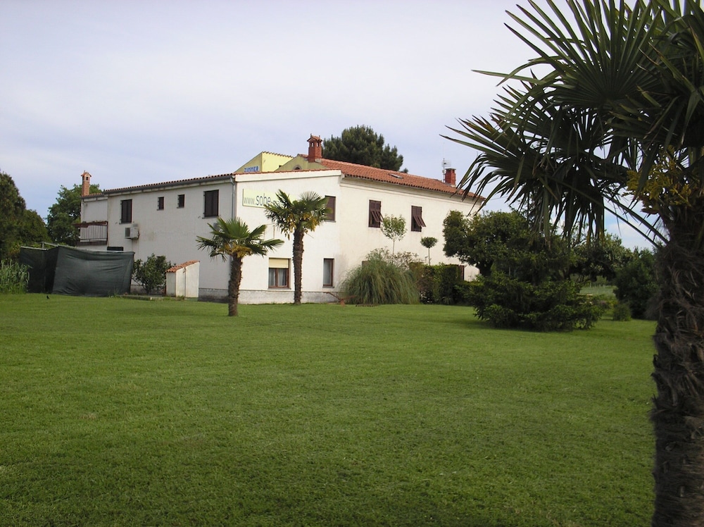 ROOMS MATEA PULA