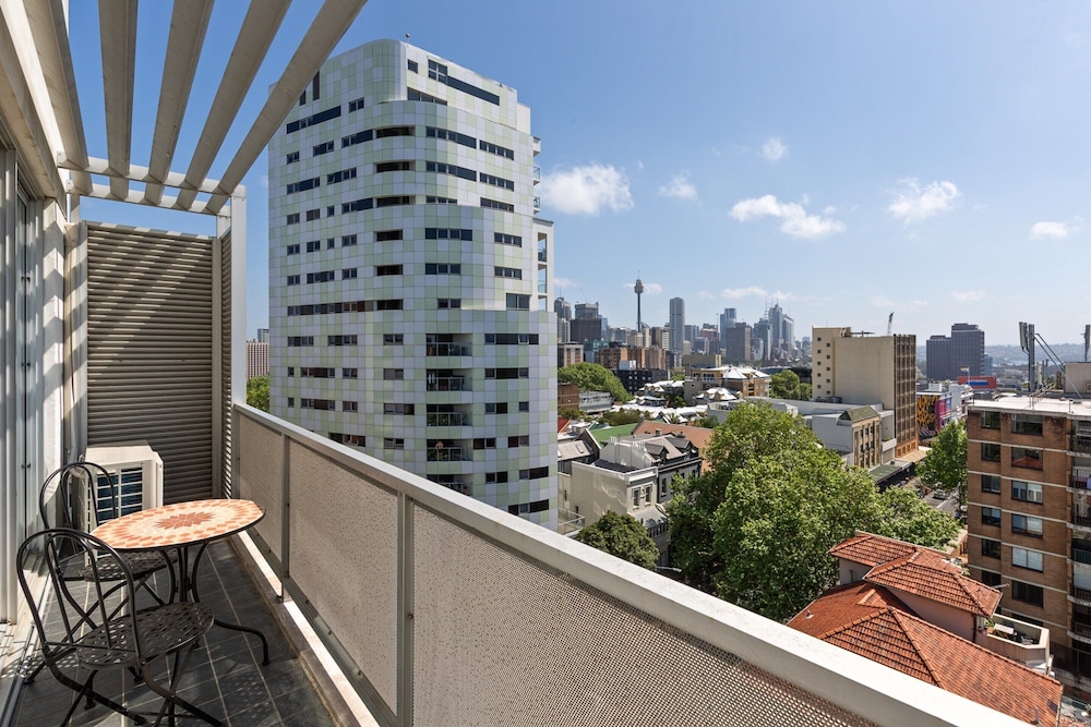 Bright Stay in Sydney With Harbour Bridge Views