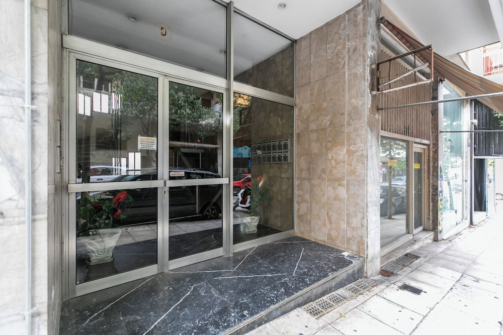 Cozyopolis - Timeless 3-BR in Athens