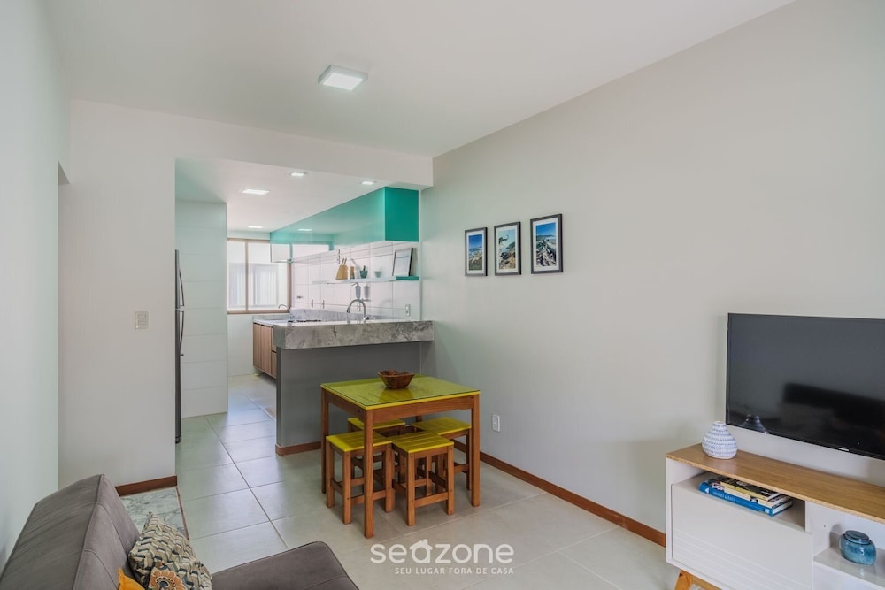 Apt. in a Seaside Condominium Itacimirim-ba Iab109