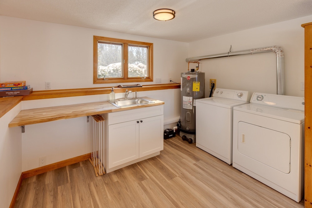 Scenic White Mountains Retreat 4 Bedroom Home