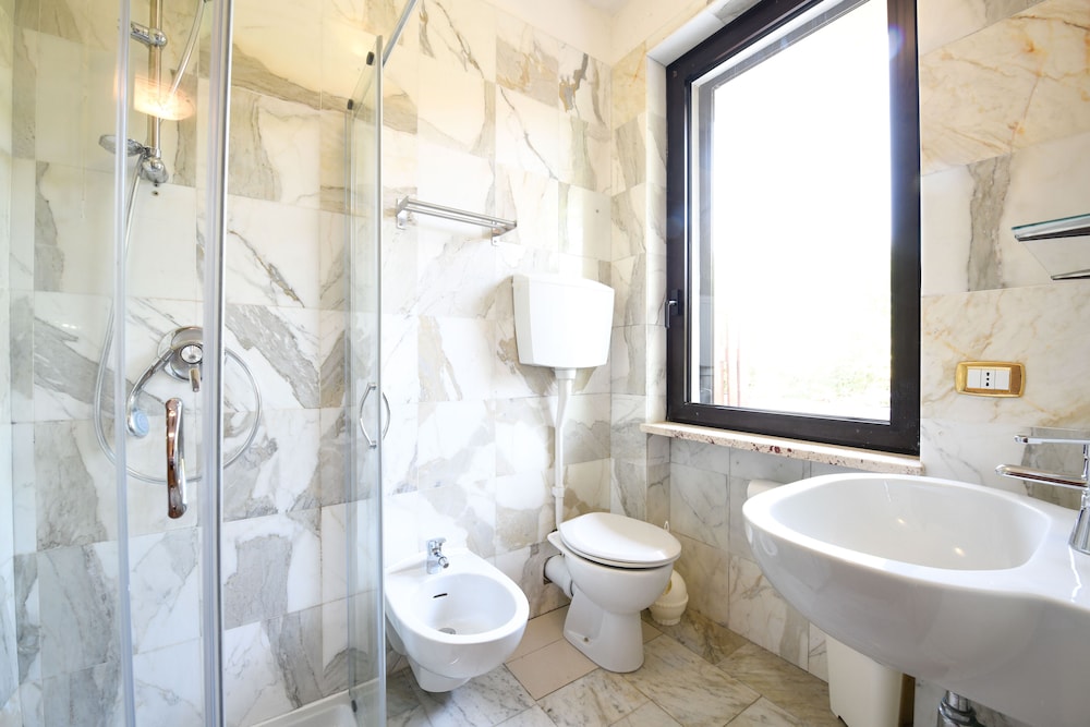 Sirmione Vacations - A.G. Holiday Hotel - Property Image 5