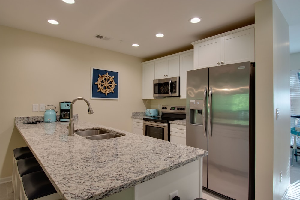 Spacious Condo in the Heart of Hilton Head view 2