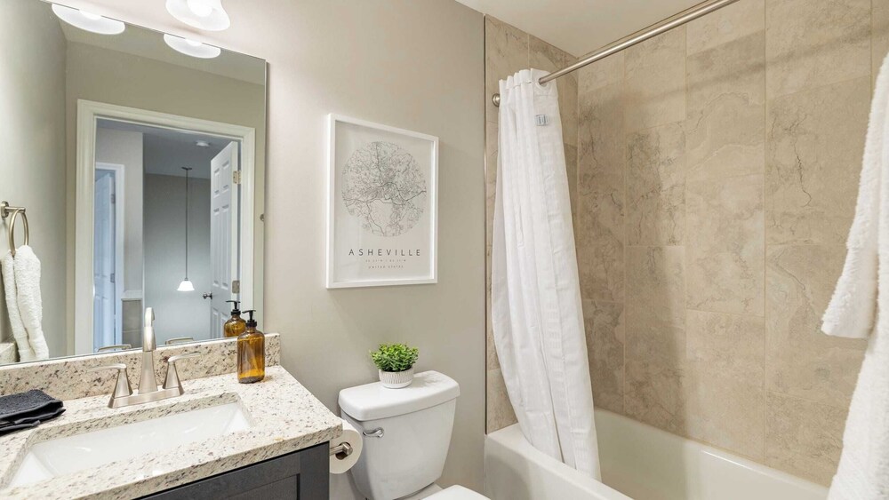 10 Townhomes, Sleeps 89 6 Mins to DT Asheville Sycamore Cove by Avantstay