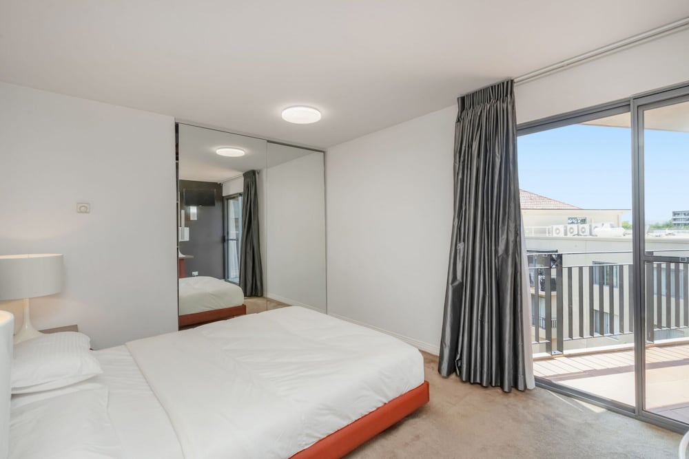 Sleek 2-bed Apartment in Vibrant Kingston