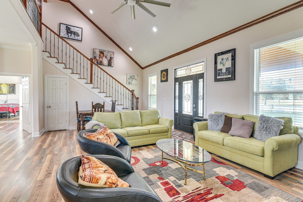Farm Animals On-site: Needville Ranch Getaway!