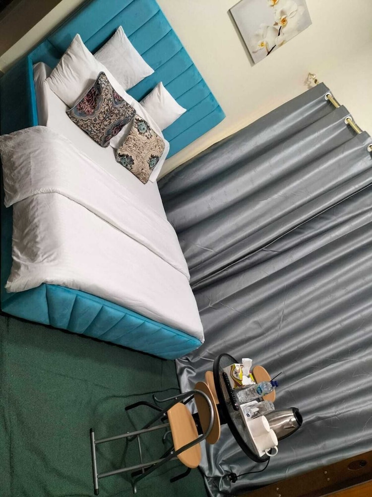 Benitah Capsule hostel and Family rooms