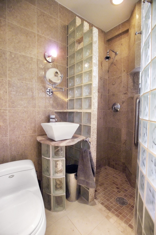 Ray's Bucktown Bed and Breakfast 30