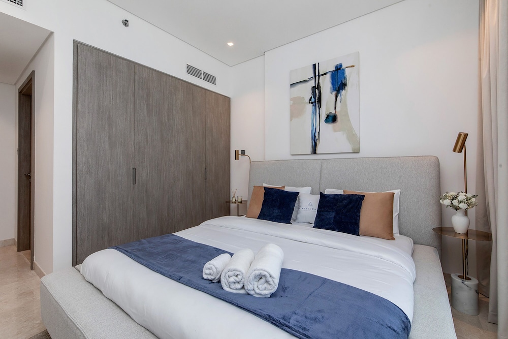 Luxe 3BR with Burj Khalifa view