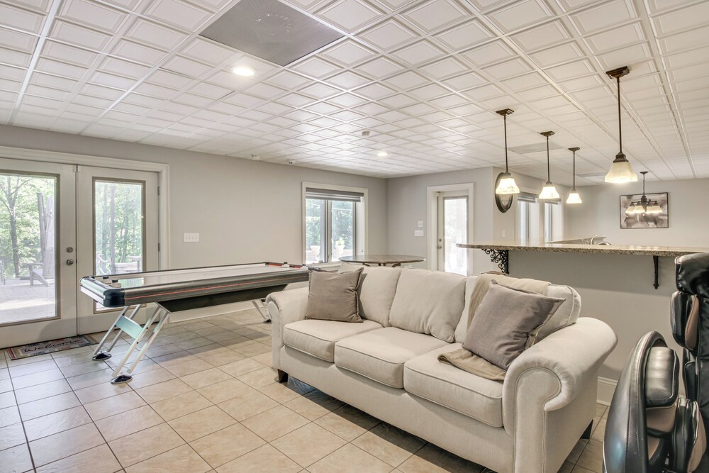Boat Dock & Movie Theater: Lake Wylie Retreat!