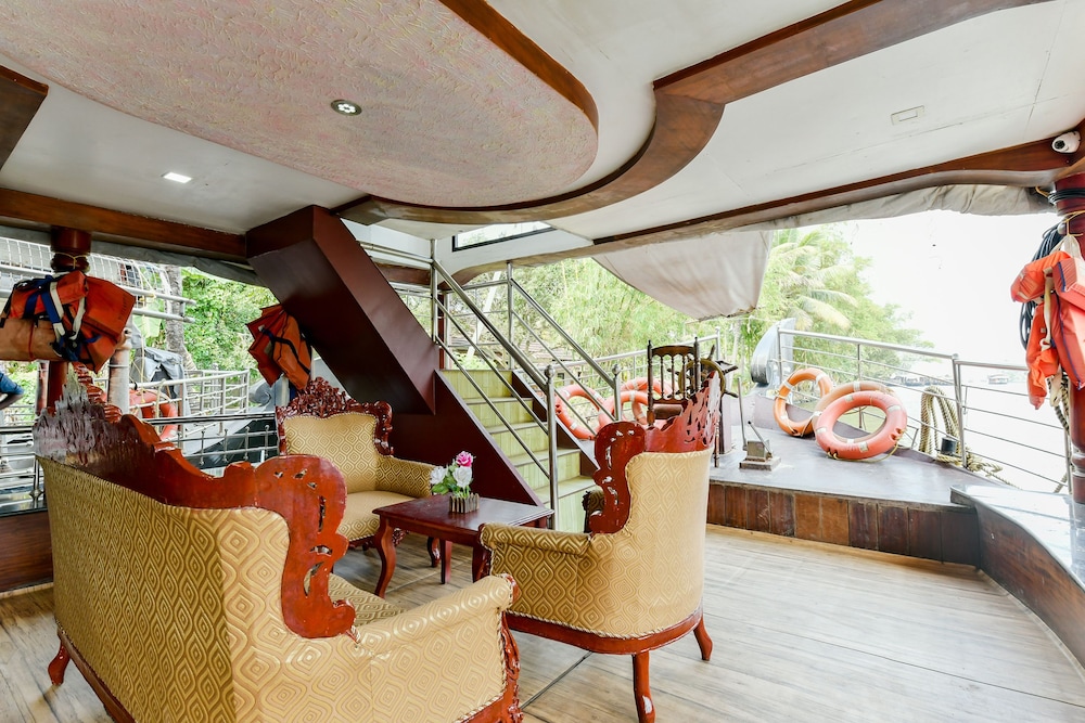 OYO 23482 Sht Symphony Premium Sharing Houseboat view 2