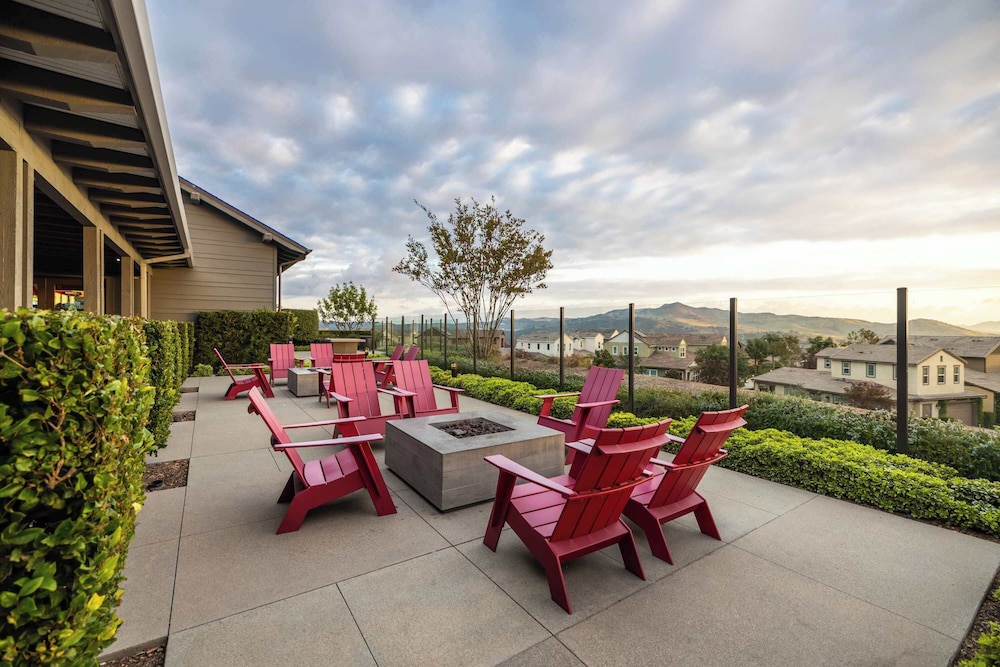 @marbella Lane - Stylish Dream Home in RMV w/ Pool