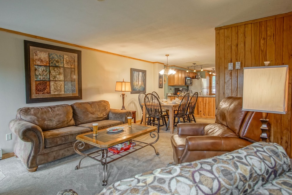 Powderidge #14: 2 Bedrooms, 2.5 Bath: Slope Side, Wood Fireplace