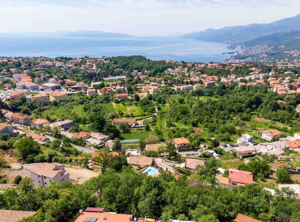 Modern Comfort With Shared Pool & Lush Green Surroundings in Kastav