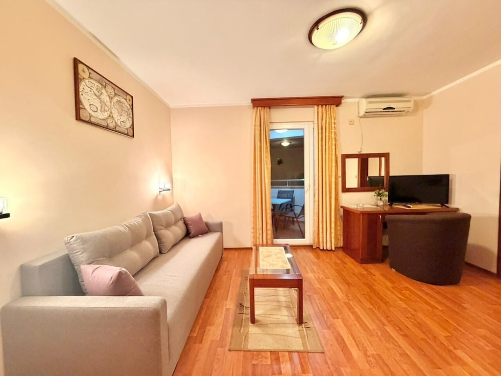 Beachfront Apartments Oaza
