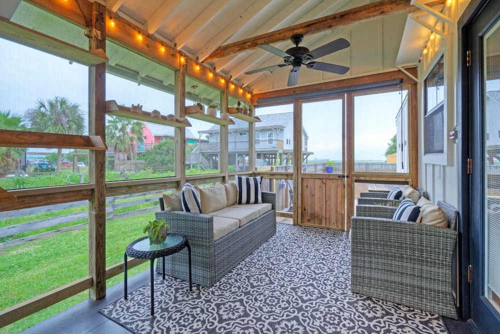 Simpatico by Avantstay Pool, Near Birding Center