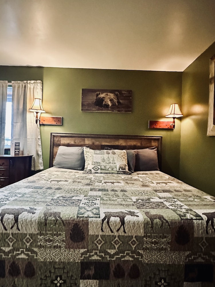 Moosehead Lodge & Cabins