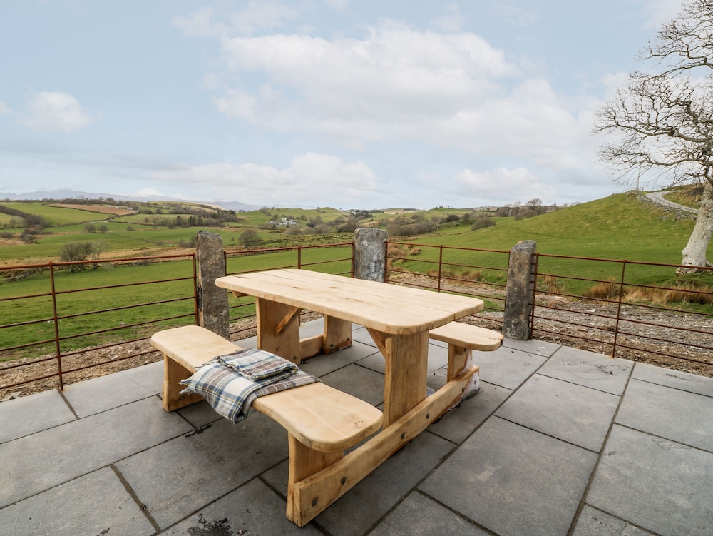 Orsedd Wen Farmhouse
