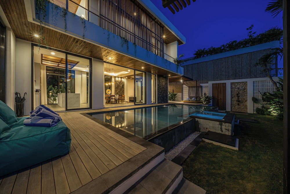 Villa Bedawang - 4BR Villa Seminyak
