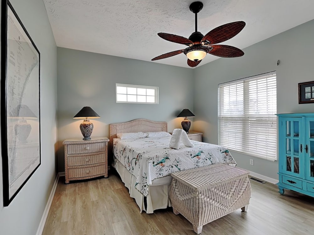 Casa Capri by Topsail Realty