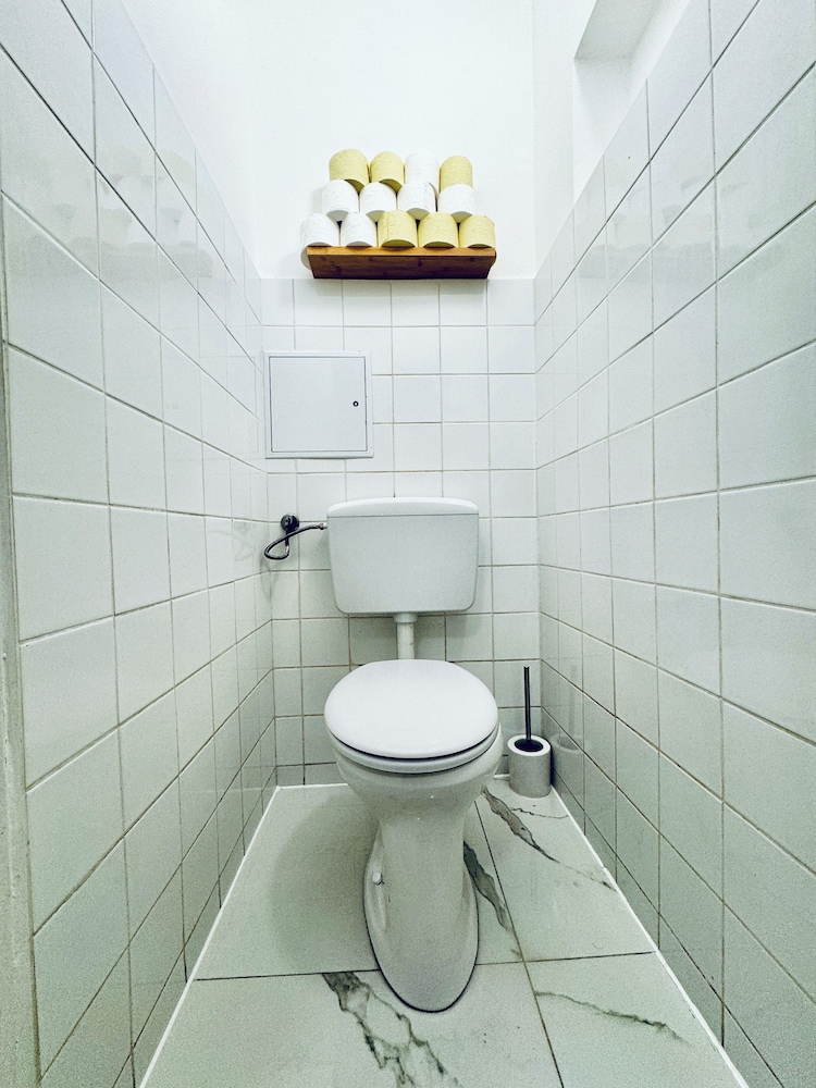 Spacious Budget Home Garden Stay